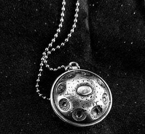 pendentif handpan, collier handpan, hang drum, argenté, bijou, cadeau